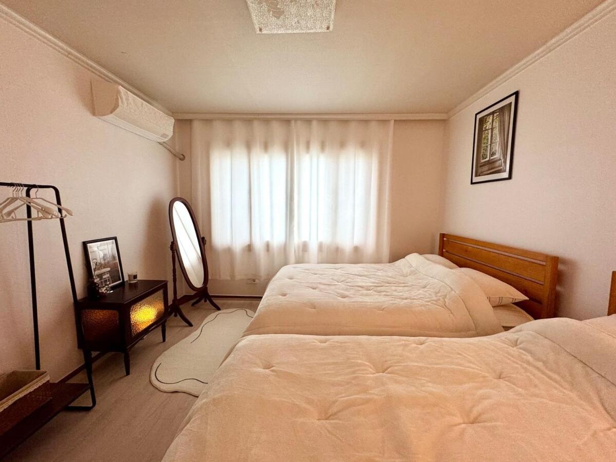 At Home, Sunny Emotional Accommodation, Free Parking, 3 Q Beds, Attic Movie Theater Busan Exterior photo